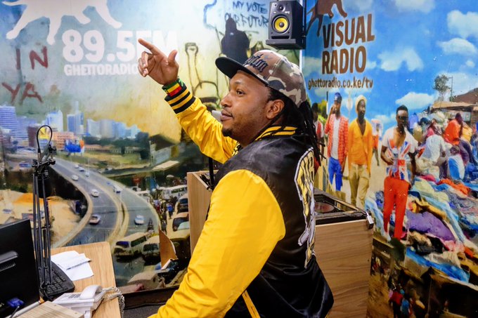 Reggae ya kibazuuu <a href="/GhettoRadio895/">Ghetto Radio</a> <a href="/qevohdevokeh/">Wachiuri</a>

#ReggaeBling inakubambia area code gani!?