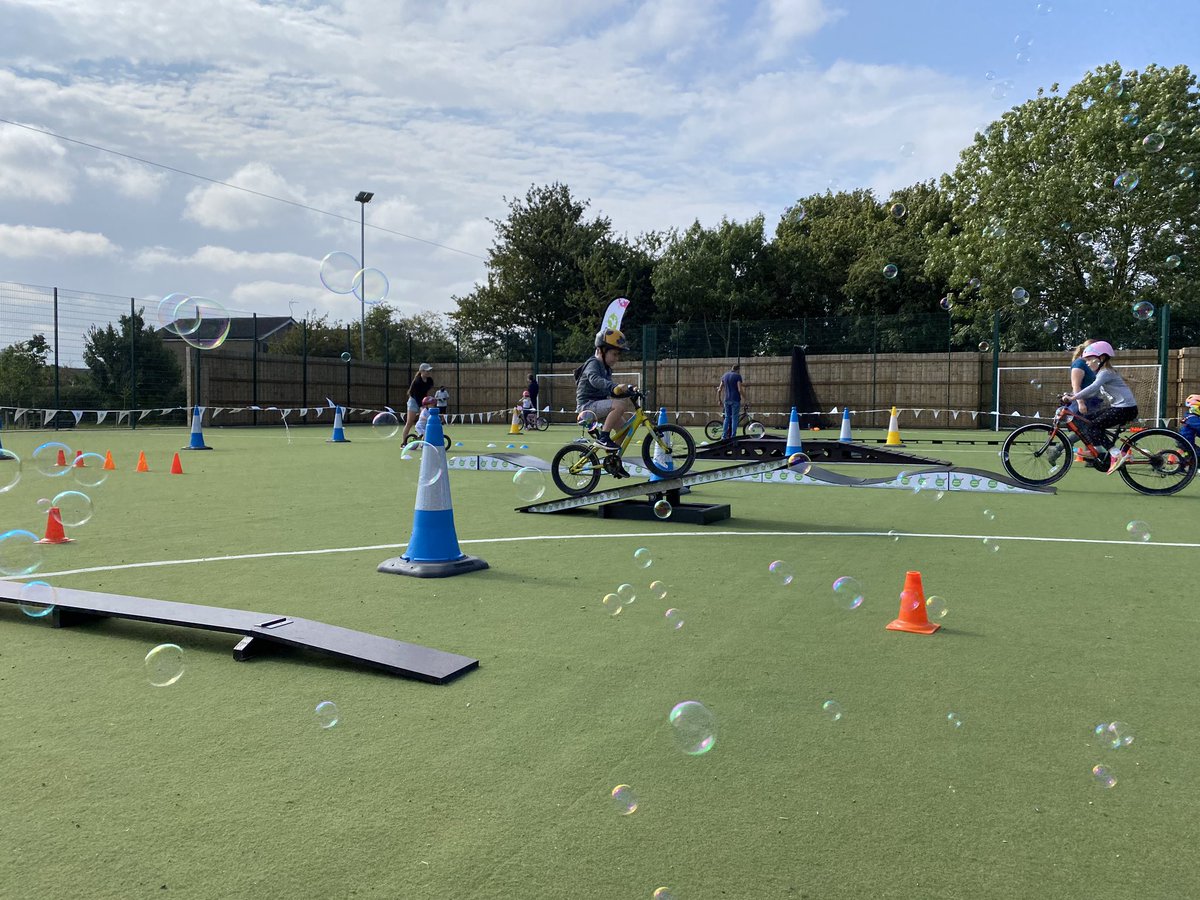 MinibikersUk's tweet photo. Freestyle Bike Track with #MiniBikers π΄ββοΈπ΄ββοΈπ€π #kidsonbikes #frogbikes #activekids #lovecycling #kidsbikes #learntocycle #islabikes #formebikes #cudabikes #outdoorfun #kidsactivities #mtb #mtblife #balancebikes #pedalbikes https://t.co/aBy8X1q7co https://t.co/0d7wzV3ZVK