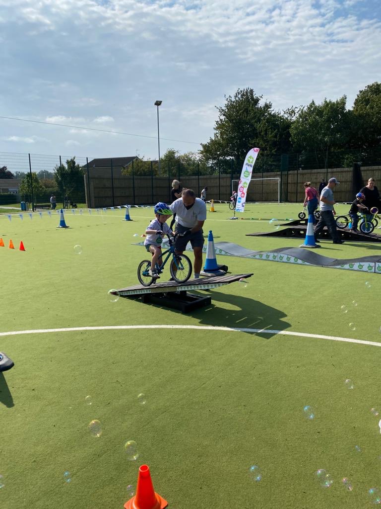MinibikersUk's tweet photo. Freestyle Bike Track with #MiniBikers π΄ββοΈπ΄ββοΈπ€π #kidsonbikes #frogbikes #activekids #lovecycling #kidsbikes #learntocycle #islabikes #formebikes #cudabikes #outdoorfun #kidsactivities #mtb #mtblife #balancebikes #pedalbikes https://t.co/aBy8X1q7co https://t.co/0d7wzV3ZVK