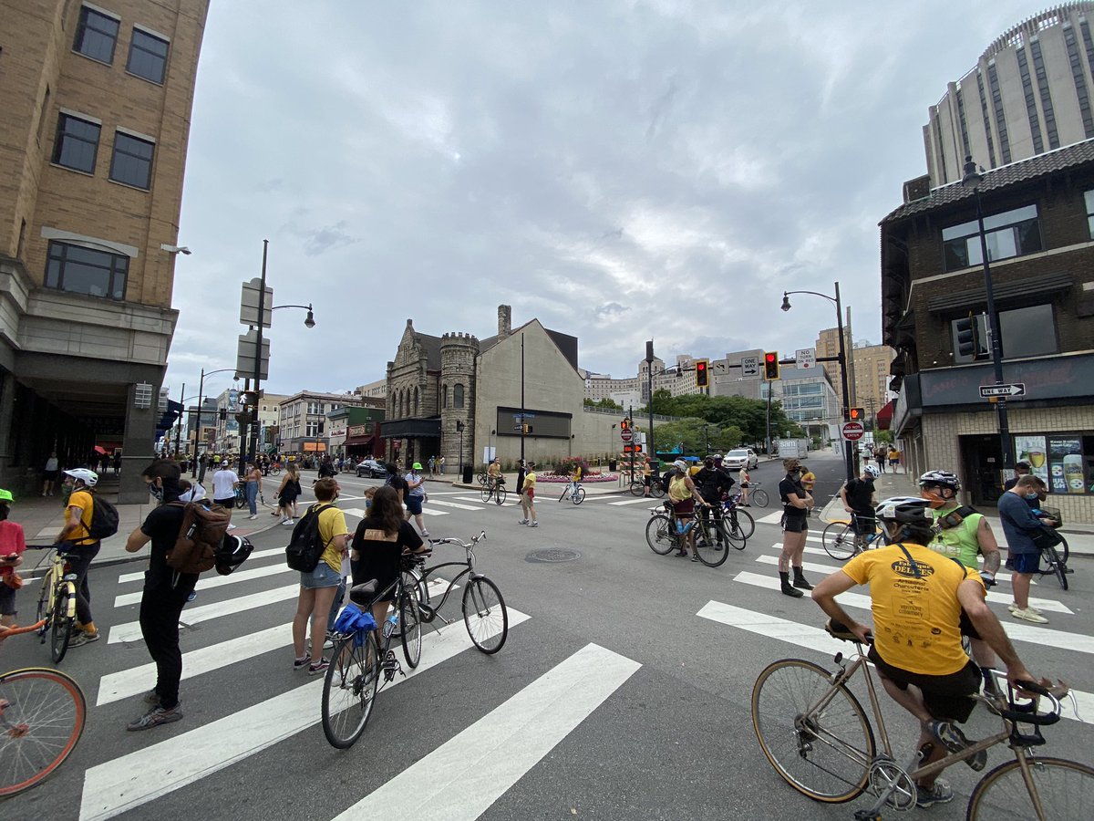 BREAKING: Reports that a marshal with the protesters was just taken and grabbed off of the street in an unmarked white van with government license plates and heavily armed officers in Oakland near the intersection of of S Bouqet Street/Forbes Avenue. 

<a href="/PGHCityPaper/">Pittsburgh City Paper</a>