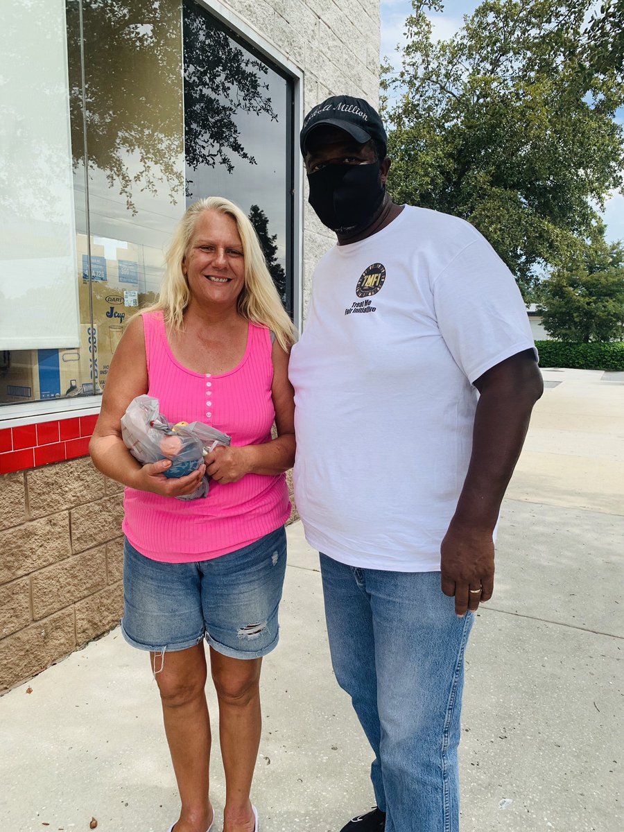 tmacksparkle's tweet photo. #TMFI provides an Apple, banana, gatorade and something warm for lunch and $5 for dinner to homeless outreach⬇️
We will follow up with Missy in efforts to get her additional help as she requested⬇️ https://t.co/1tIvQHwd8c
