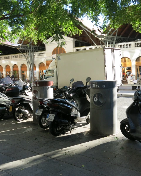 And if you're interested to learn more about Barcelona's pneumatic tube system, here's the link for you:  https://enviropaul.wordpress.com/2016/03/22/all-the-garbage-of-barcelona