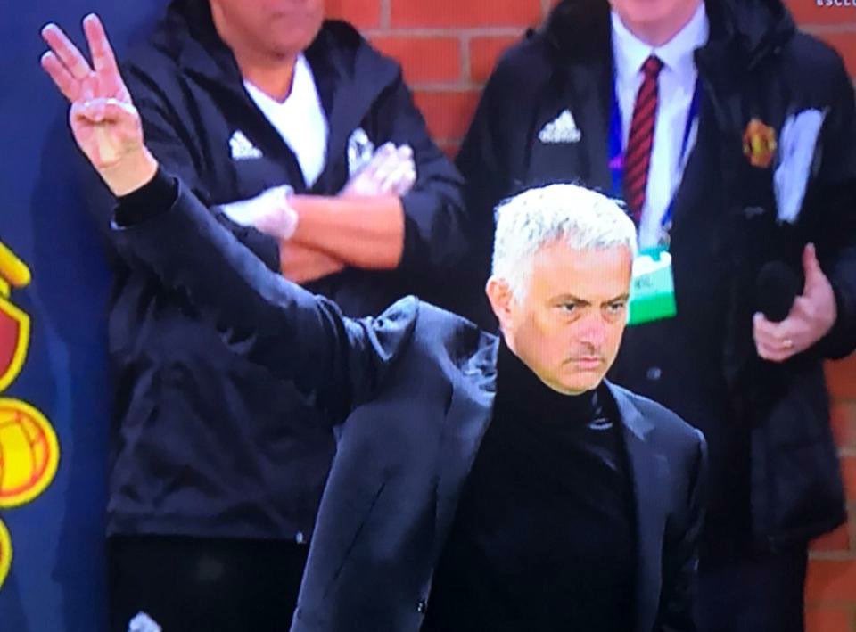 onecrussh's tweet photo. Mourinho is the only manager in the world they expect him to win league and UCL titles with deadwood players cuz of the wonders he did wit Porto and inter. Why doesn’t it applies to these so called mordern managers too? It tells you mourinho raise the standard so high https://t.co/nia5GceJV8