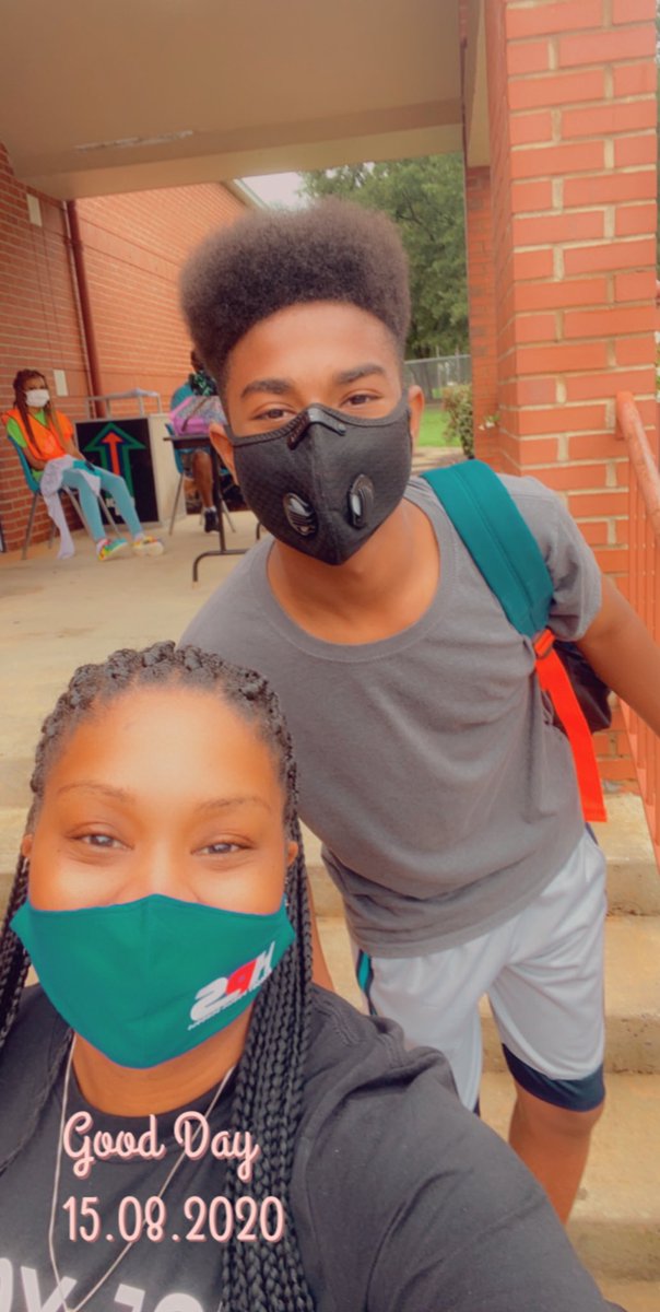 AnyeaGibson's tweet photo. Spent the morning with my amazing fifth grade team volunteering at the Back to School Backpack Drive in Ridgeview!! It was so great seeing some of my former and future kiddos. #viewmontbears #hpstoy #BackToSchool https://t.co/EMRU4Gg4dV
