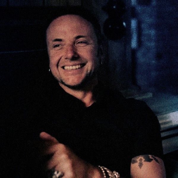 ᴘᴀᴜʟ ʟᴀɴᴅᴇʀꜱ ꜱᴍɪʟɪɴɢ•ᴀ ᴛʜʀᴇᴀᴅ•