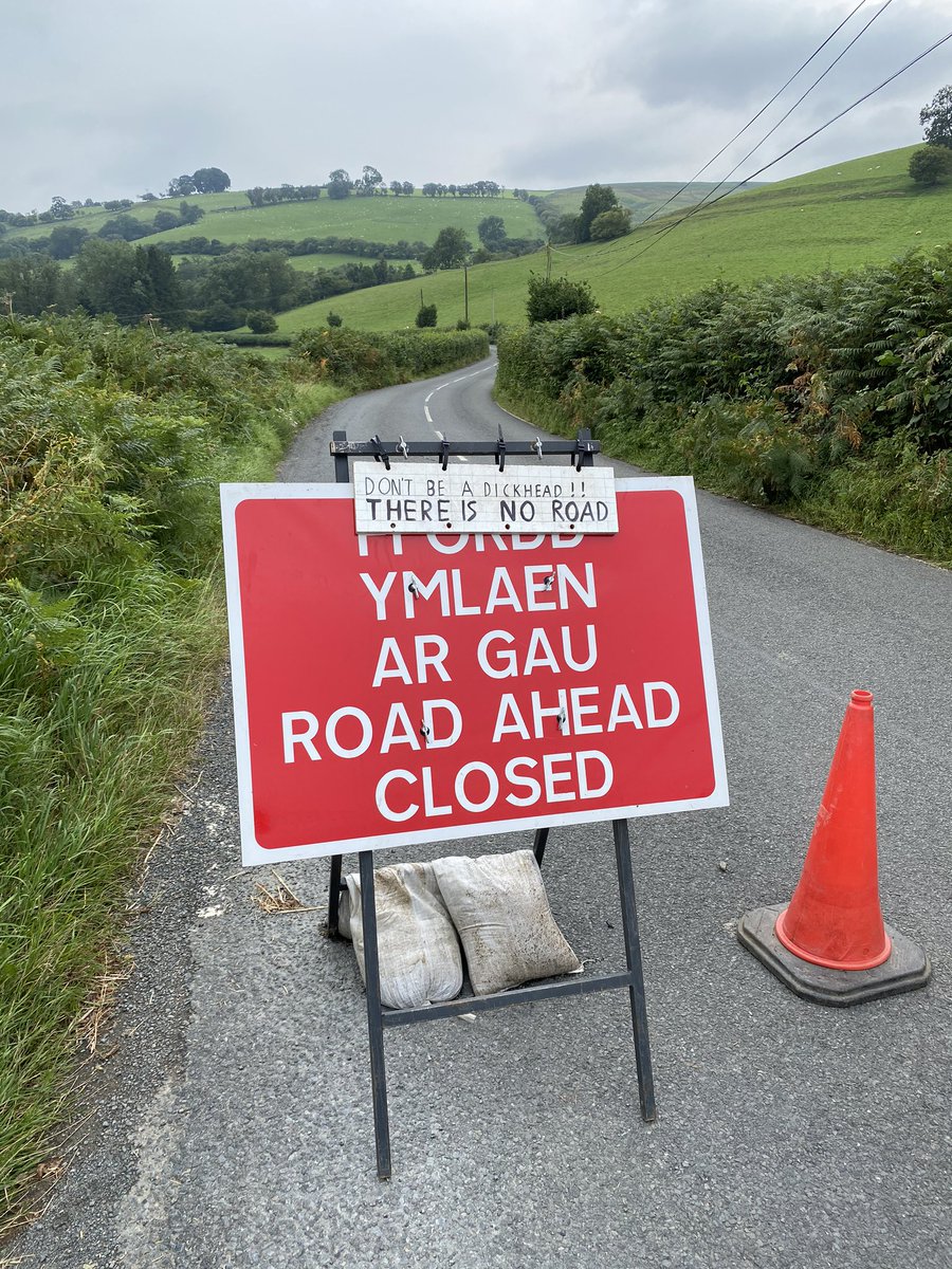 afordwrites's tweet photo. If a road sign could sum up 2020... #powys #shropshire #thereisnoroad https://t.co/ZsvXw4fS23