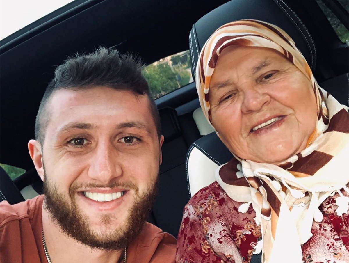 Jusuf Nurkic lost his grandmother this morning due to COVID. 

Playing with a heavy heart in the biggest game of the year, he had:

22 points 
21 rebounds 
6 assists 
2 steals
2 blocks 

👏👏