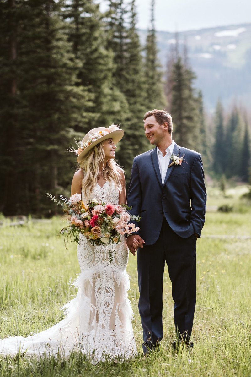 Jaylee_Young's tweet photo. Me: “I’m going to get a classic and simple wedding dress.”

Also me: *gets a dress with FEATHERS* https://t.co/bkkU2sZeJW