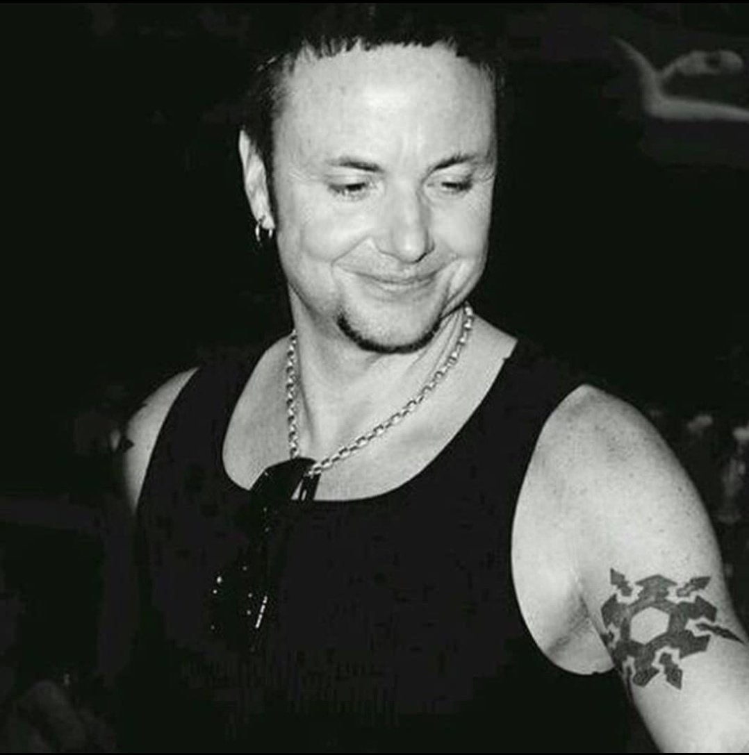 ᴘᴀᴜʟ ʟᴀɴᴅᴇʀꜱ ꜱᴍɪʟɪɴɢ•ᴀ ᴛʜʀᴇᴀᴅ•