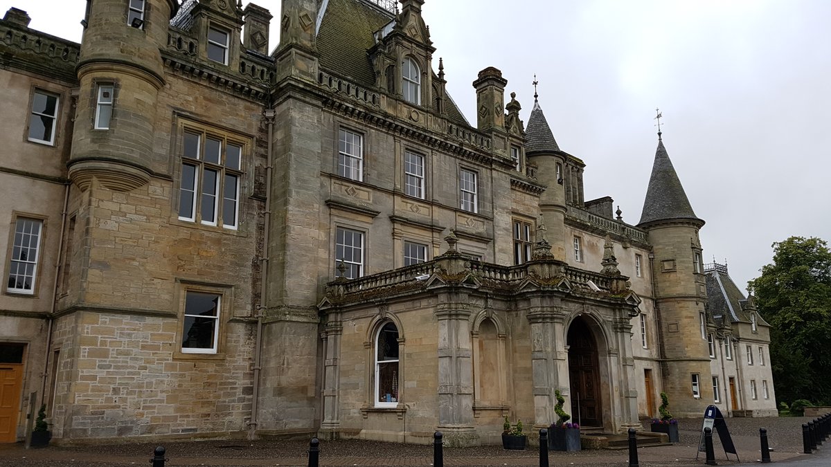 cornish_jack's tweet photo. Aniseed of Sweet Cicely crushed under foot, the Union Canal and past the French château/Scottish baronial pile of Callendar House - all on the path across the country three years ago
#LEJOG2017 #LandsEndToJohnOGroats
DAY 78: Linlithgow to Falkirk (10.31m)
https://t.co/cSxGKldgj9 https://t.co/04EGPVqqyF