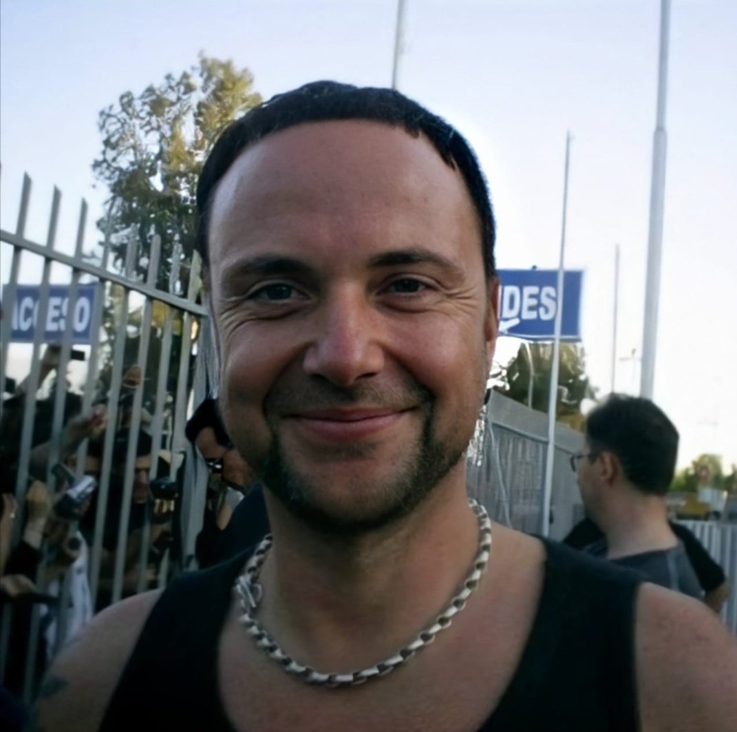 ᴘᴀᴜʟ ʟᴀɴᴅᴇʀꜱ ꜱᴍɪʟɪɴɢ•ᴀ ᴛʜʀᴇᴀᴅ•