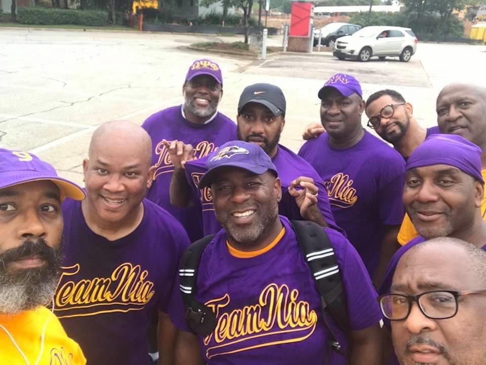 ESPGraphx's tweet photo. Long story short, in an awesome display of brotherhood, these men decided to show up today and surprise  their frat brother by running with him wearing their colors, dubbing themselves “Team Nia”.   The pictures say plenty.  Good men supporting a good man.  Awesome job!! #teamnia https://t.co/vZVdG3wve0