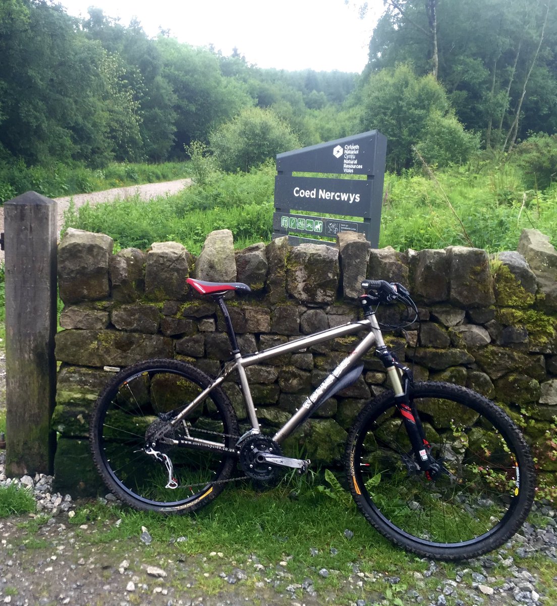 MartinParry13's tweet photo. @SuaveRepublique @UKMTB_Chat @UKCycleChat https://t.co/2tc68otnGx