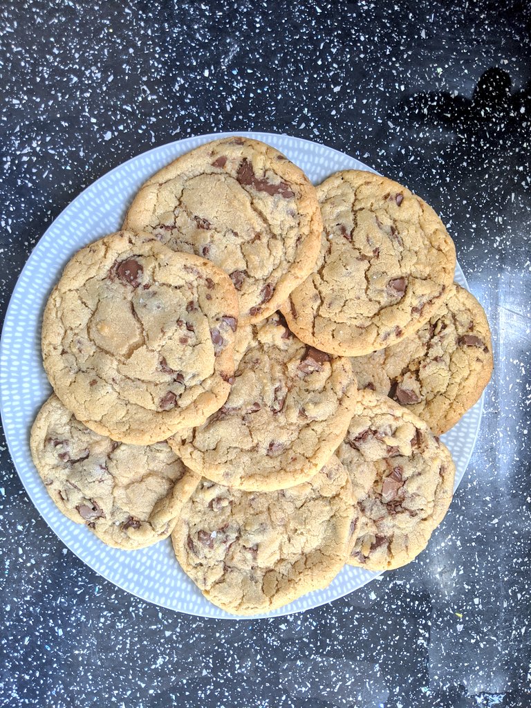 Melisa_Selva1's tweet photo. Cooking challenge! 👩🍳👨🍳@SerendipCH I challenge @sibgha @EmmelineLagunes @Clara_Lo_Ve @Stefania_Tognin @JosephShadiq to #CookWith5 #Nominate5 and if you can #Donate5 My cookie five: flour, eggs, sugar, chocolate, butter (seasonings aren't included!) Enjoy Xx https://t.co/ZoSQtSex38