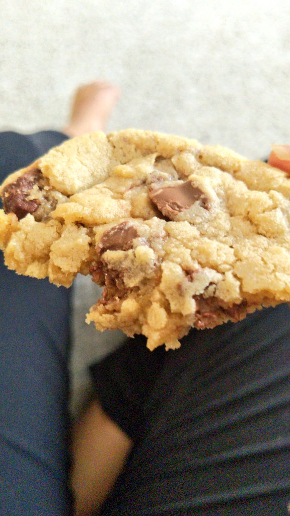 Melisa_Selva1's tweet photo. Cooking challenge! 👩🍳👨🍳@SerendipCH I challenge @sibgha @EmmelineLagunes @Clara_Lo_Ve @Stefania_Tognin @JosephShadiq to #CookWith5 #Nominate5 and if you can #Donate5 My cookie five: flour, eggs, sugar, chocolate, butter (seasonings aren't included!) Enjoy Xx https://t.co/ZoSQtSex38