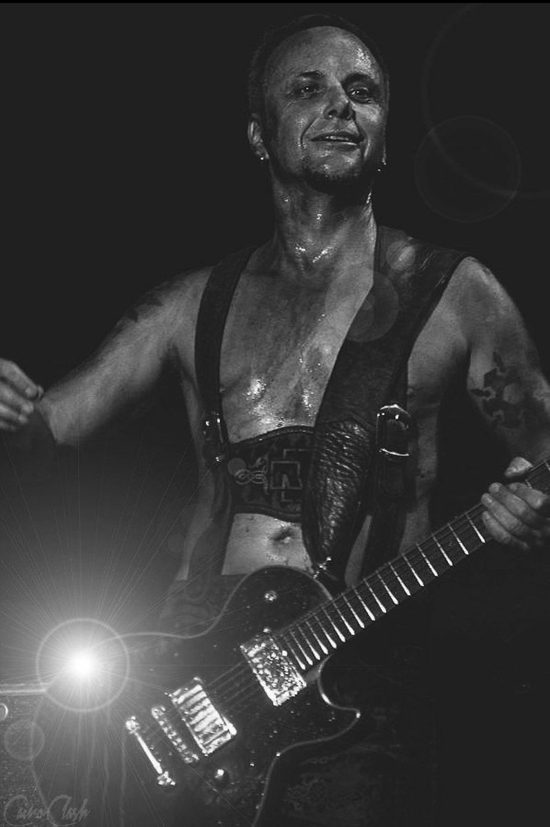 ᴘᴀᴜʟ ʟᴀɴᴅᴇʀꜱ ꜱᴍɪʟɪɴɢ•ᴀ ᴛʜʀᴇᴀᴅ•