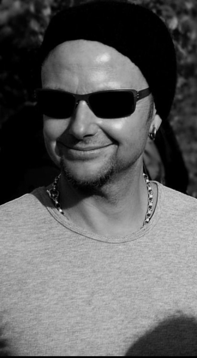 ᴘᴀᴜʟ ʟᴀɴᴅᴇʀꜱ ꜱᴍɪʟɪɴɢ•ᴀ ᴛʜʀᴇᴀᴅ•