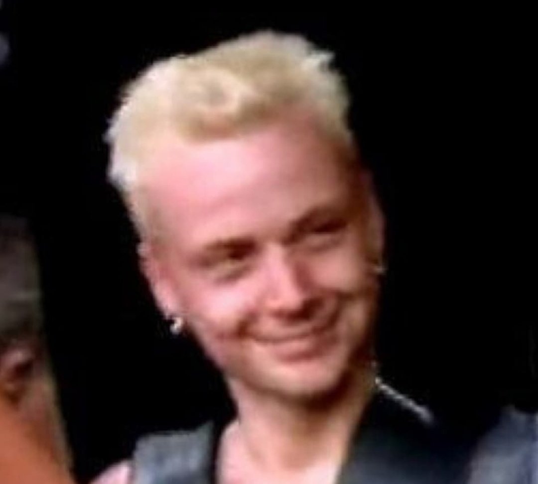 ᴘᴀᴜʟ ʟᴀɴᴅᴇʀꜱ ꜱᴍɪʟɪɴɢ•ᴀ ᴛʜʀᴇᴀᴅ•