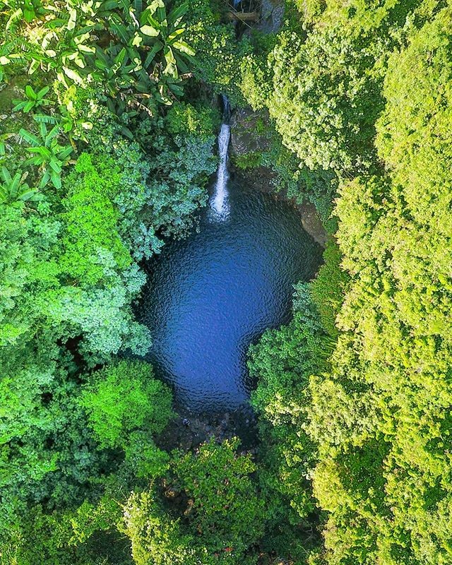 GREEN: South-East, and after a brief boat ride, we happen to uncover a true gem: the Comoros islands. A quiet and serene paradise on earth.