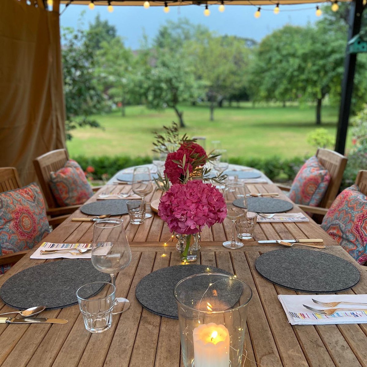 HannahPollyOD's tweet photo. The Olive Club back in full swing tonight despite the never ending rain!! Thank you to our lovely guests for embracing it and having a fabulous evening anyway!!  #theoliveclub #hertford #hertfordshirefood #privatedining #supperclub #foodie #brickendon #hertfordfood https://t.co/SxO5TTusPk
