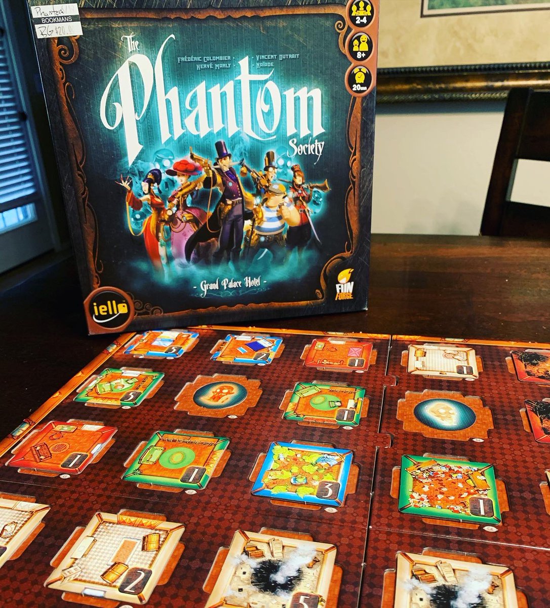 LostGravityGms's tweet photo. We are haunting and hunting all over the mansion in The Phantom Society by @IelloUSA and @Funforge
👻 👻 👻 👻
This is a perfect family game that is a thrilling good time.
#lostgravitygames #thephantomsociety #iello #funforge #ghost #haunt https://t.co/SewEuPqbe6