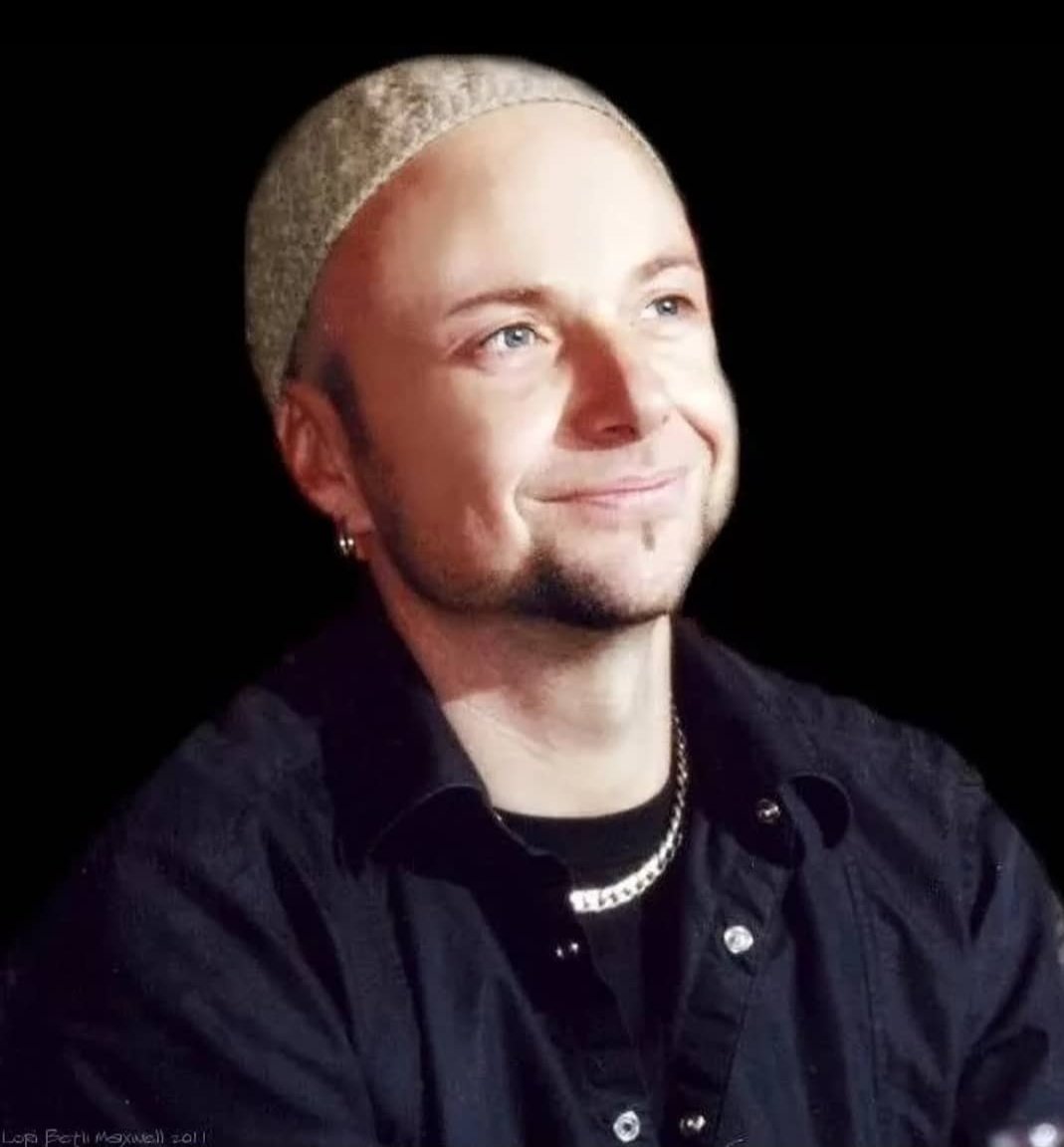 ᴘᴀᴜʟ ʟᴀɴᴅᴇʀꜱ ꜱᴍɪʟɪɴɢ•ᴀ ᴛʜʀᴇᴀᴅ•