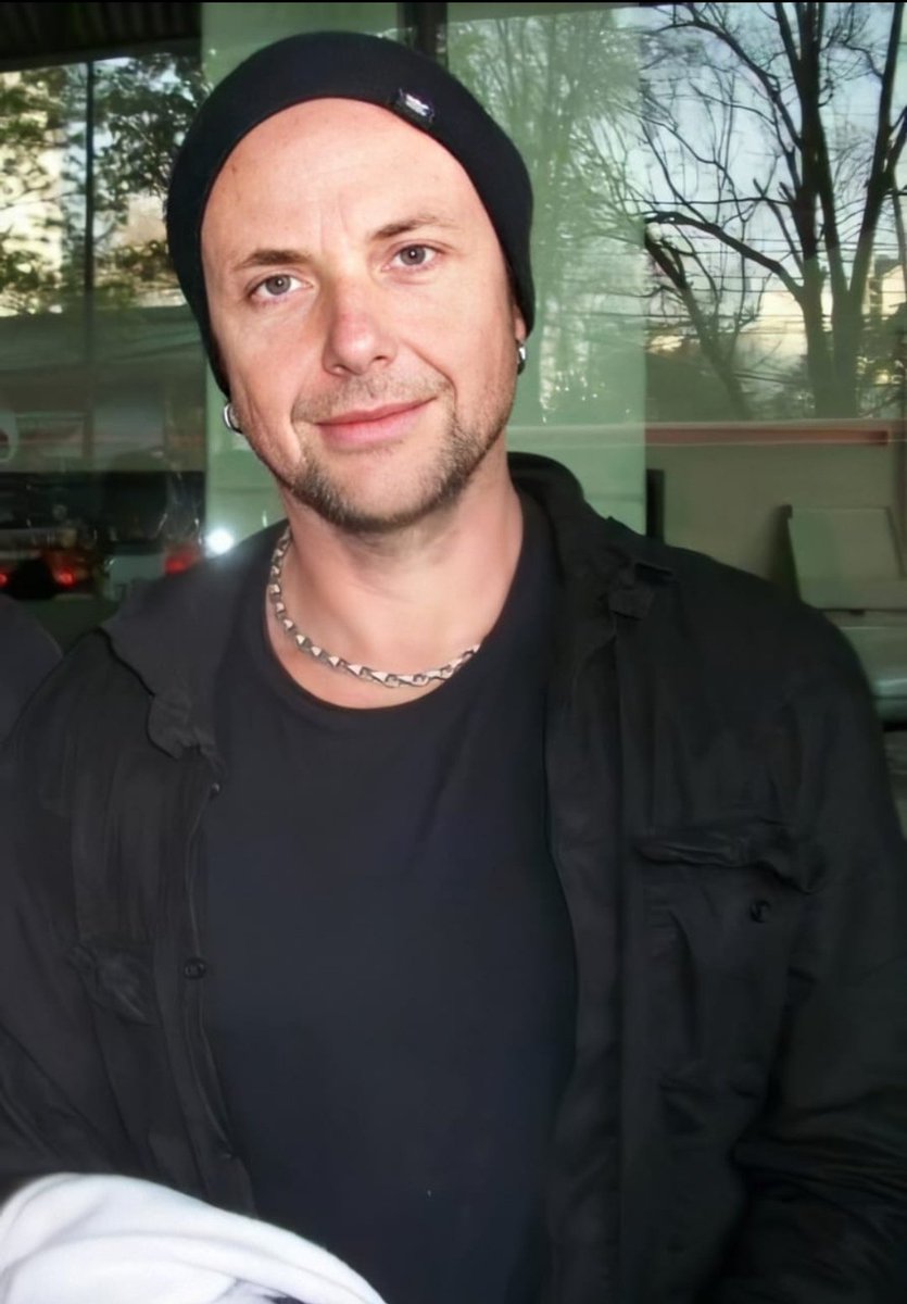 ᴘᴀᴜʟ ʟᴀɴᴅᴇʀꜱ ꜱᴍɪʟɪɴɢ•ᴀ ᴛʜʀᴇᴀᴅ•