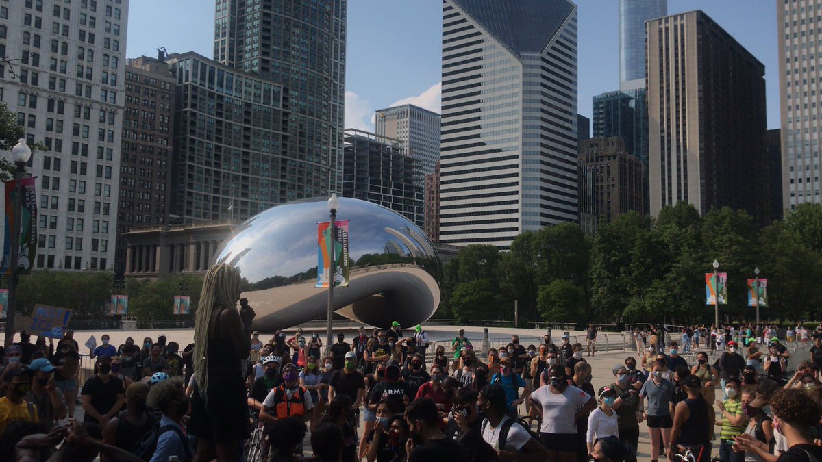 Here at the shiny thing for an action denouncing CPD in CPS, ICE and universities that work with ICE. Organized by  @ChiFreeSchool  @GKMC18 and others.