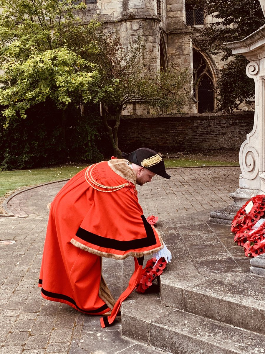 417BevMayor's tweet photo. Today I laid a wreath on behalf of the people of Beverley to mark the 75th anniversary of VJ Day. We will remember them. #VJDay75 #VJDay https://t.co/ASQdMzvLpI