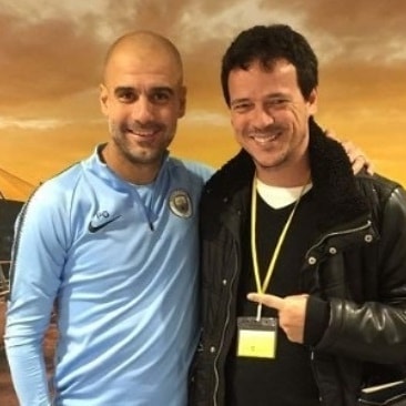 DoentesPFutebol's tweet photo. Após eliminação, Guardiola fará um estágio com Fernando Diniz para se reciclar. https://t.co/J8EgtpRDui