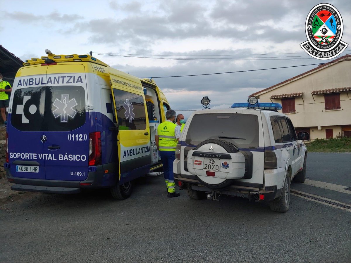 UvrErtzaintza's tweet photo. Localización y rescate de personas en monte Gorbea, con @BomberosBizkaia Gorbeia #mendian hiru mendizale galduta, bat zauritua #uvr #uvr24h @eus_tes presta asistencia en Zárate https://t.co/EAyKr4Wzju