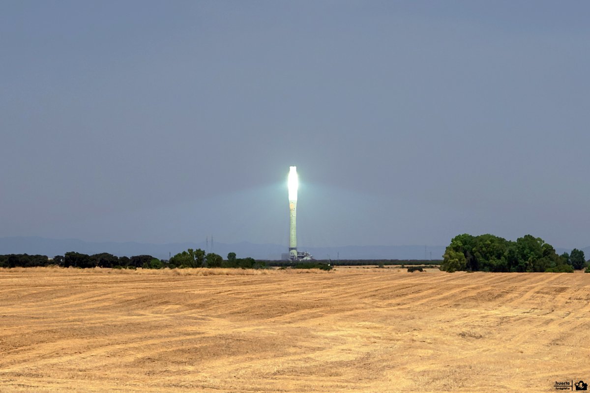 byAJHL's tweet photo. Energia termosolar #energy #energia #termosolar #sun #sol #landscape #landscapephotography #andalucia #huertafotografia #spain #ight #luz #gemasolar #futureofenergy #energiasolartermica #energiarenovable #power #renewableenergy #renewables #elpoderdelsol #thepowerofthesun https://t.co/94QcrETuBQ