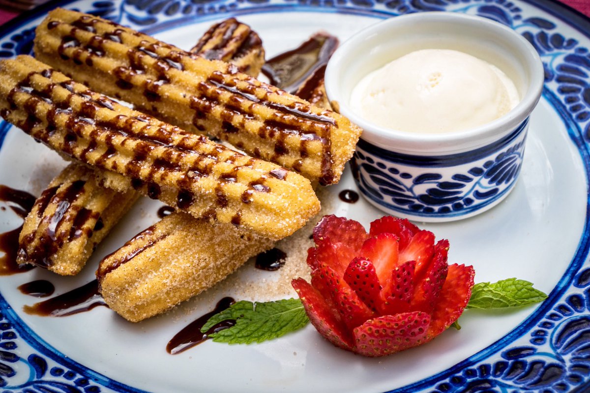 rest_los3gallos's tweet photo. On the weekend calories donโt count! Get the churros!
Reservations available on @opentable or on the phone (624) 130 7709
#churros #dessert #caloriesdontcount #dontcountcalories #sweetsaturdays #lovechurros #bestchurros #cabomexico #mexicancuisine #delight https://t.co/yxON7i2HFw