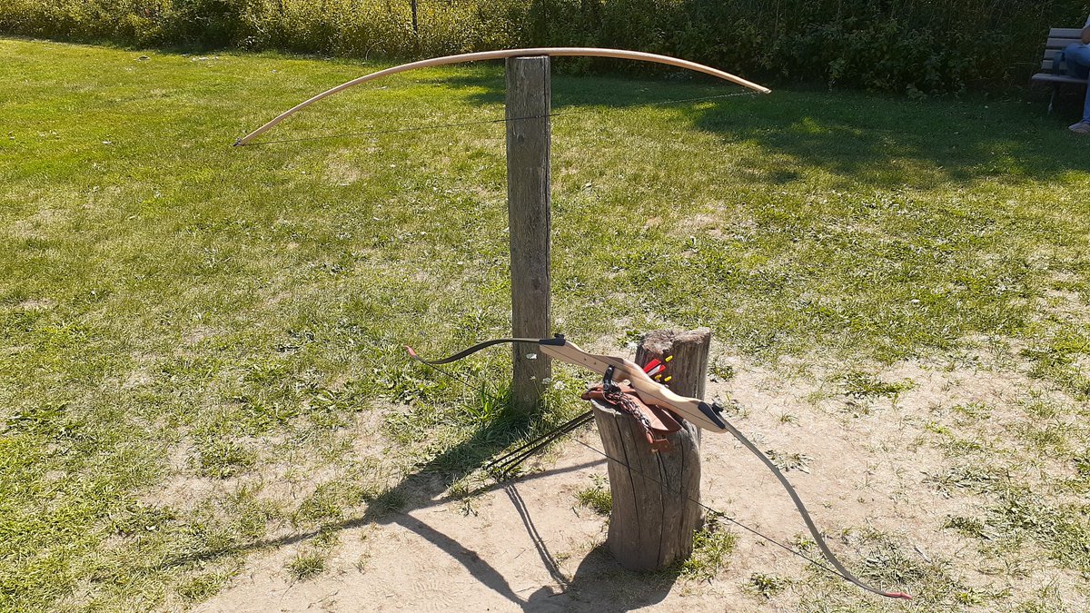 charlesmoffat's tweet photo. Shooting #recurve and #flatbow today. Taught two #archery lessons in how to shoot moving targets + Gap Shooting. https://t.co/N5mo3FQ39n