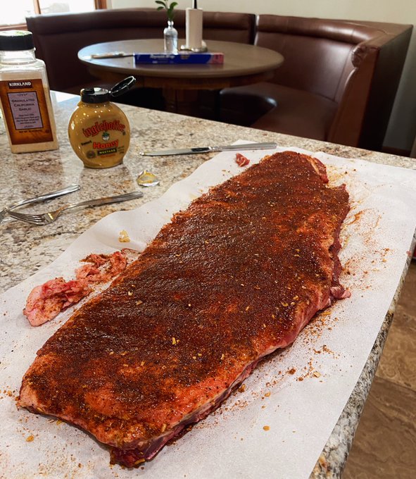 2 pic. makin’ some ribs in the new smoker today #smokeshow https://t.co/WXmn6Lz9yO