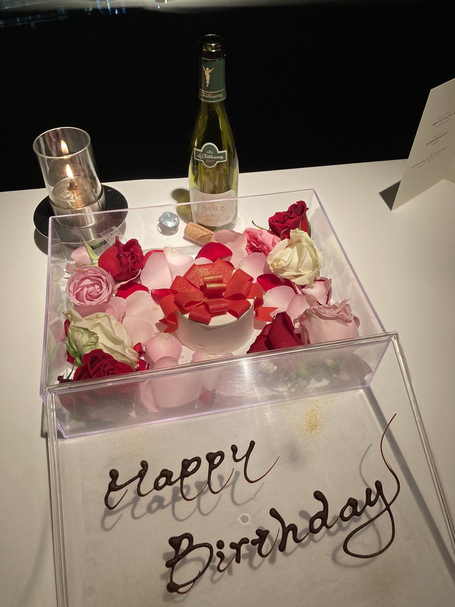 lidanchan's tweet photo. 🍾。 https://t.co/UcAbdneXKK
