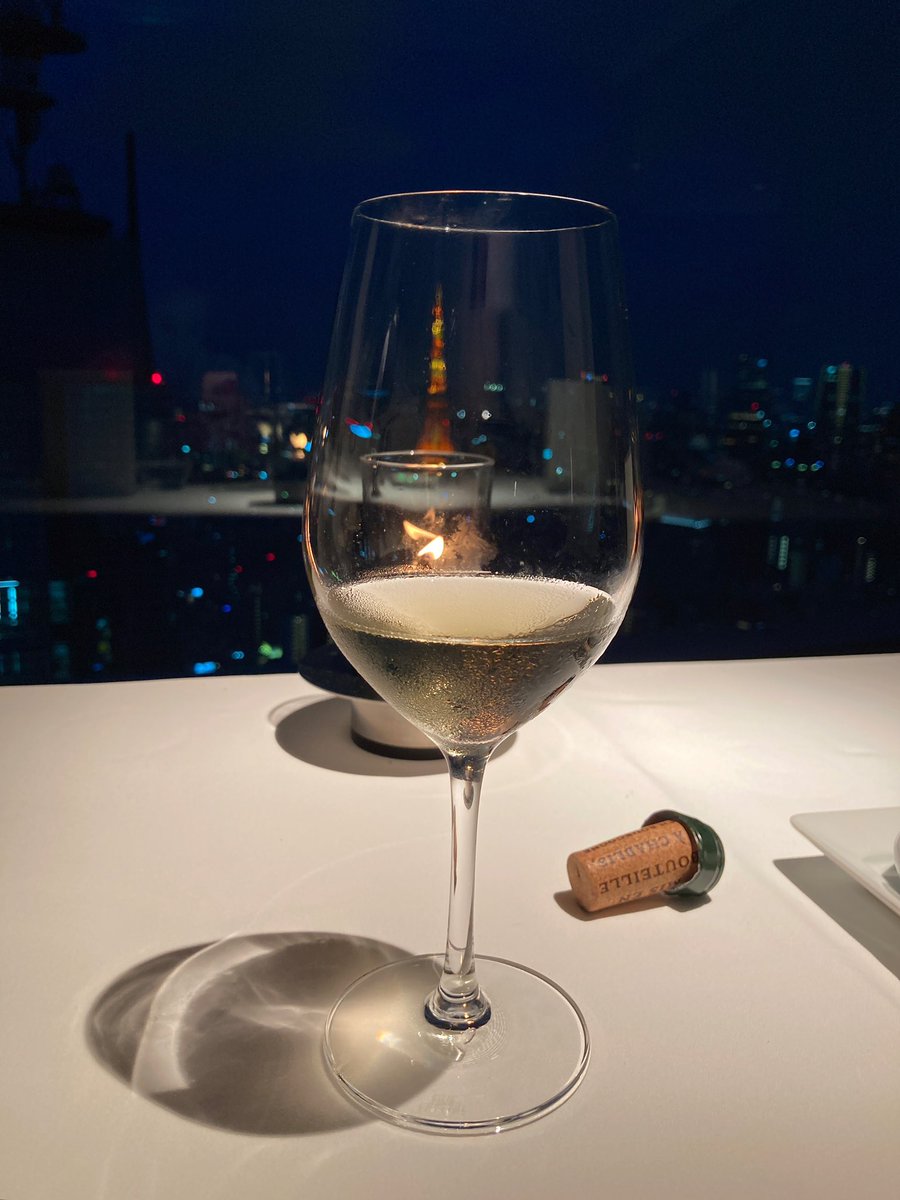 lidanchan's tweet photo. 🍾。 https://t.co/UcAbdneXKK