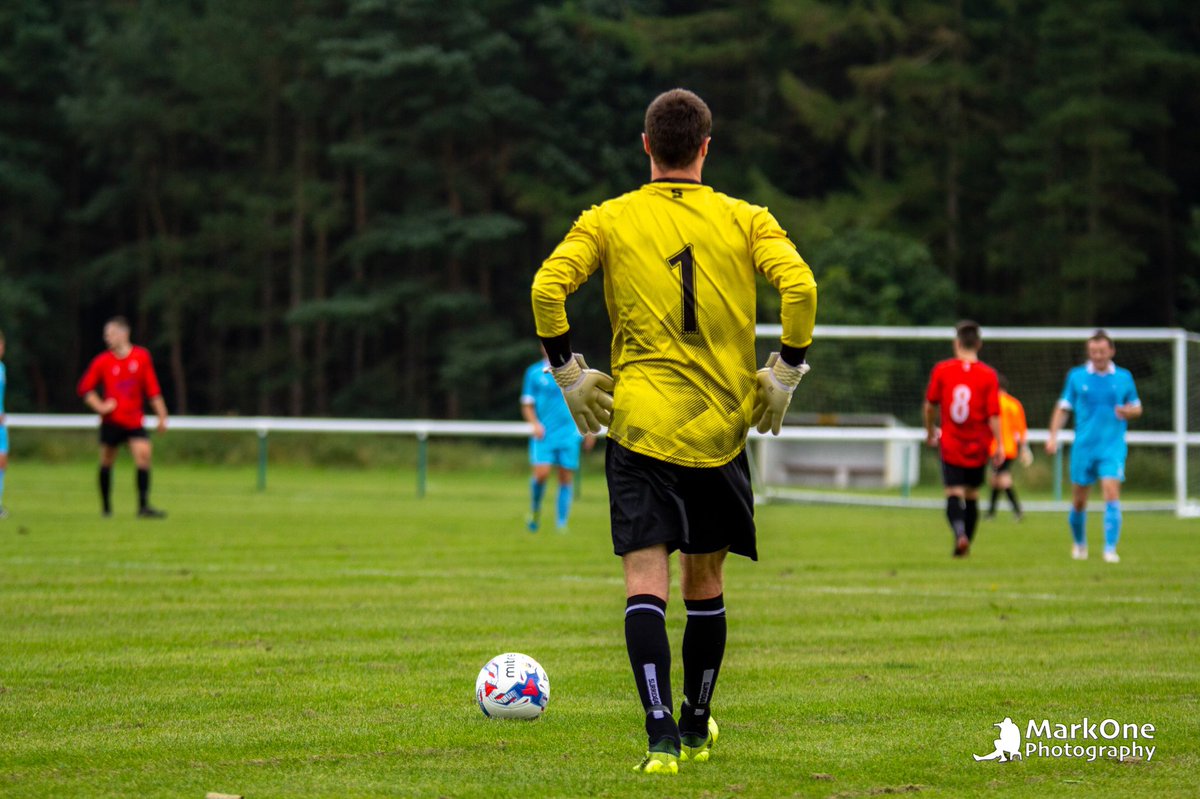 MarkOnePhoto1's tweet photo. @shelleycfc Goalkeeper Paul Day prepares you take a free kick during todays pre season friendly game with @emley_afc #football #soccer #nonleague #nwcfl #ncel #shelleycfc #shelleyfc #emleyafc #emley #shelley #huddersfield #yorkshire https://t.co/QHmXVeSGzJ