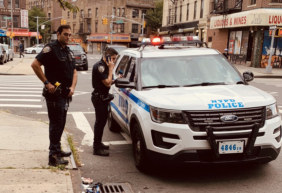 OccupyWallStNYC's tweet photo. #nypdmaskwatch again @NYGovCuomo & @NYCMayor it looks like #NYPD is trying to kill us with #COVID19 https://t.co/tDfse4wyYX
