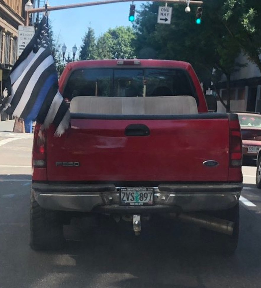 PDXshield's tweet photo. 1999 red Ford 350
OR plate: ZVS897
VIN:Β 1FTSW31F8XEA18061
Attached thread indicates that the shot(s?) fired today downtown were from this vehicle, not the previous in this thread. Please be mindful if near/encountering this vehicle.
https://t.co/T9I9cwpPv3
#PDXfashcar https://t.co/gxFAsZZFNo
