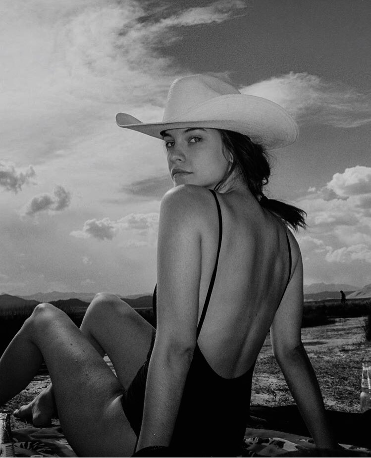 INSTAGRAM NEW POST.━ຽ𑁍
      —— @ oliviahey.

 ೃ༄  —— ❛ #AlanaParty.