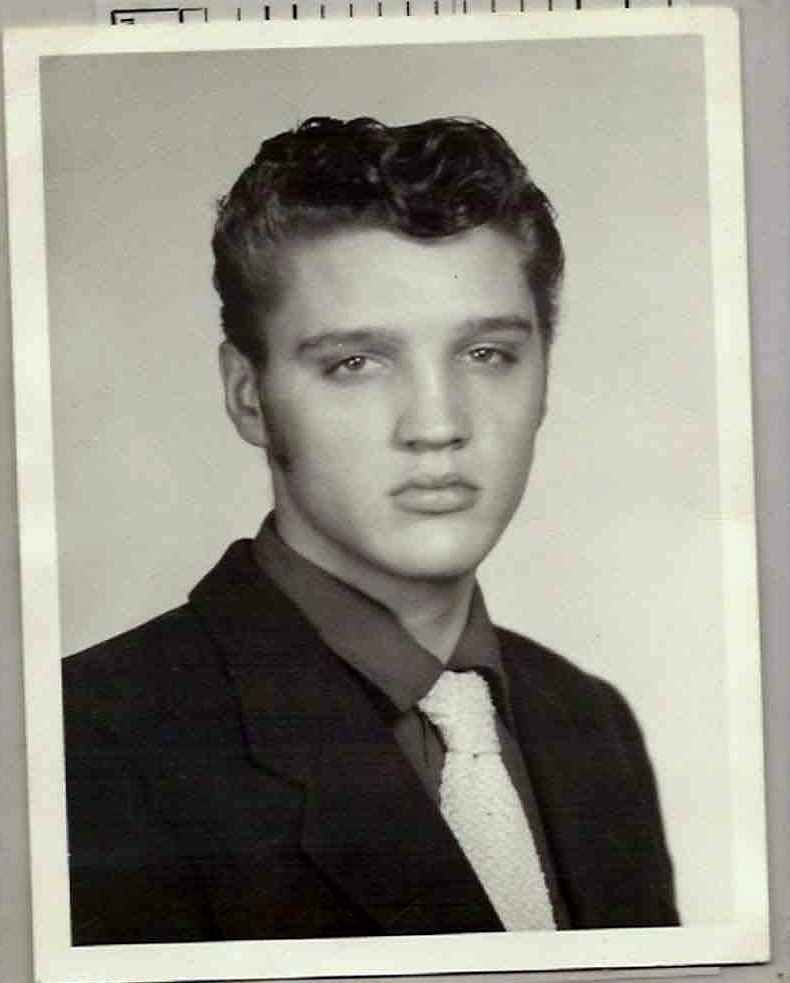 Tennessee, en 1948, cuando era adolescente y se gradúa en la Escuela Secundaria Humes en 1953.Allí su vida se vio influencia por el ambiente musical que se vivía en la ciudad, desde el gospel de la iglesia hasta el pop, el country o el R&B que se escuchaba por las calles, y
