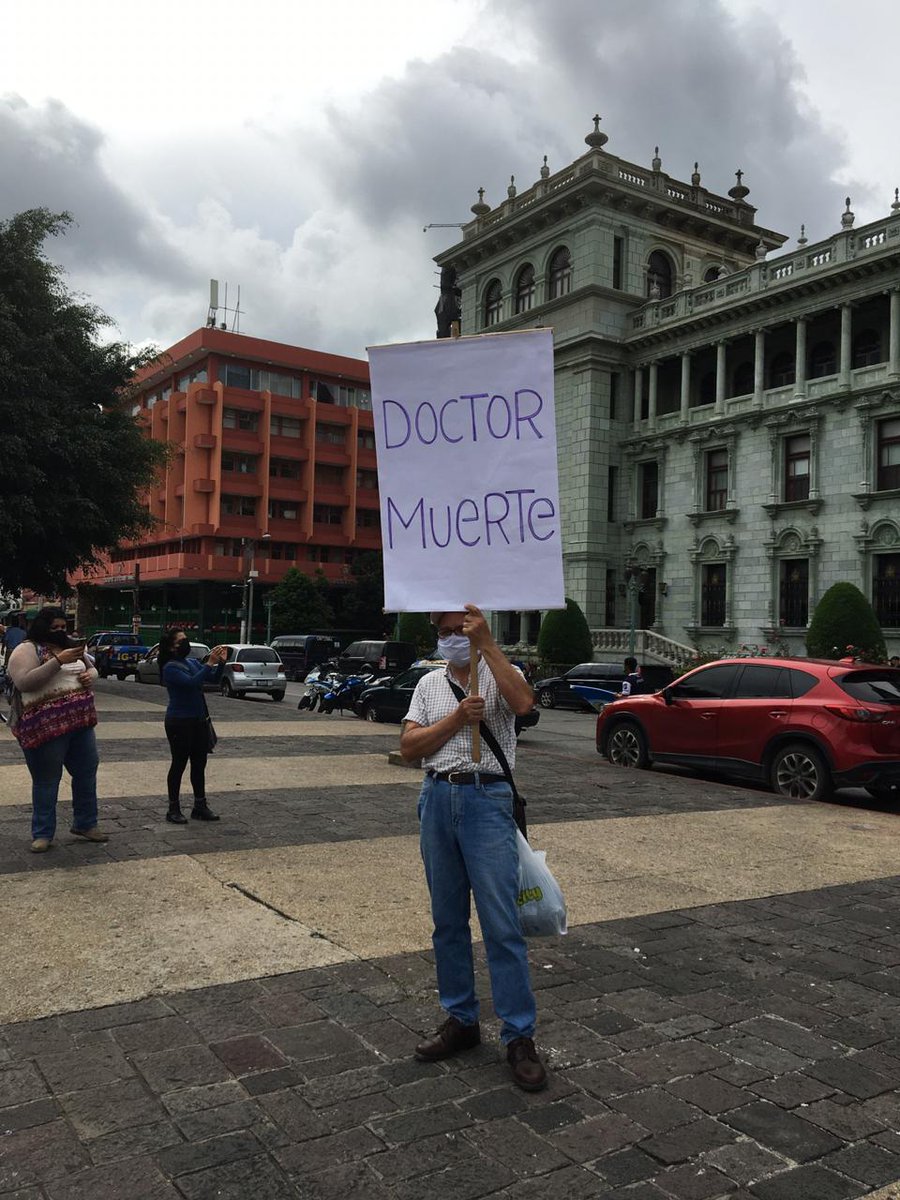 nada_cuerda's tweet photo. Para mientras en la Plaza.... 
#RenunciaGiammattei https://t.co/0ZZjhMOEGO