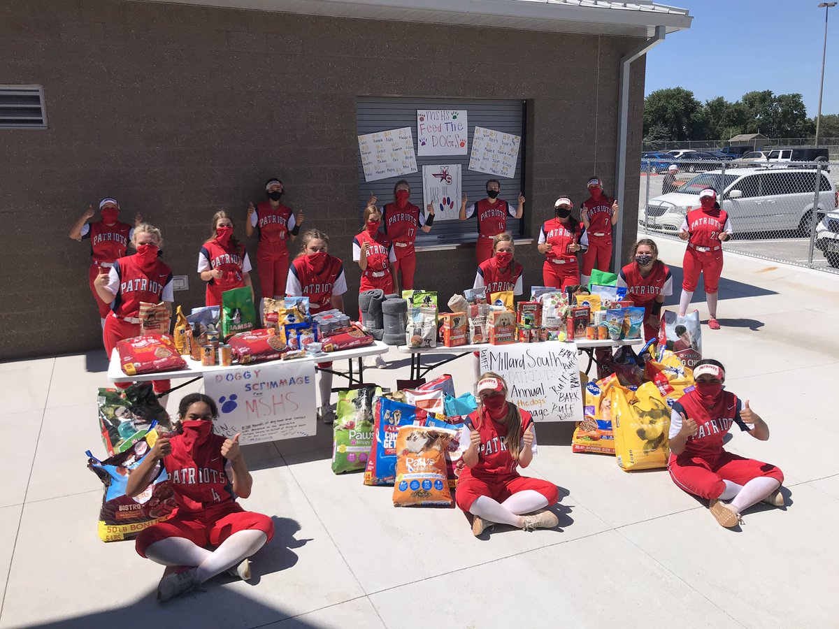 MSPatriotsSB's tweet photo. What a beautiful day today for our 9th annual “Feed the Dogs” scrimmage! Even in the pandemic, we donated about 850 pounds of food to the @NEHumaneSociety! That’s a 9-year total of 11,050 pounds!! Oh, the Boxers also beat the Great Danes in the scrimmage. #4rules #CNred https://t.co/fCc8zfwOeS