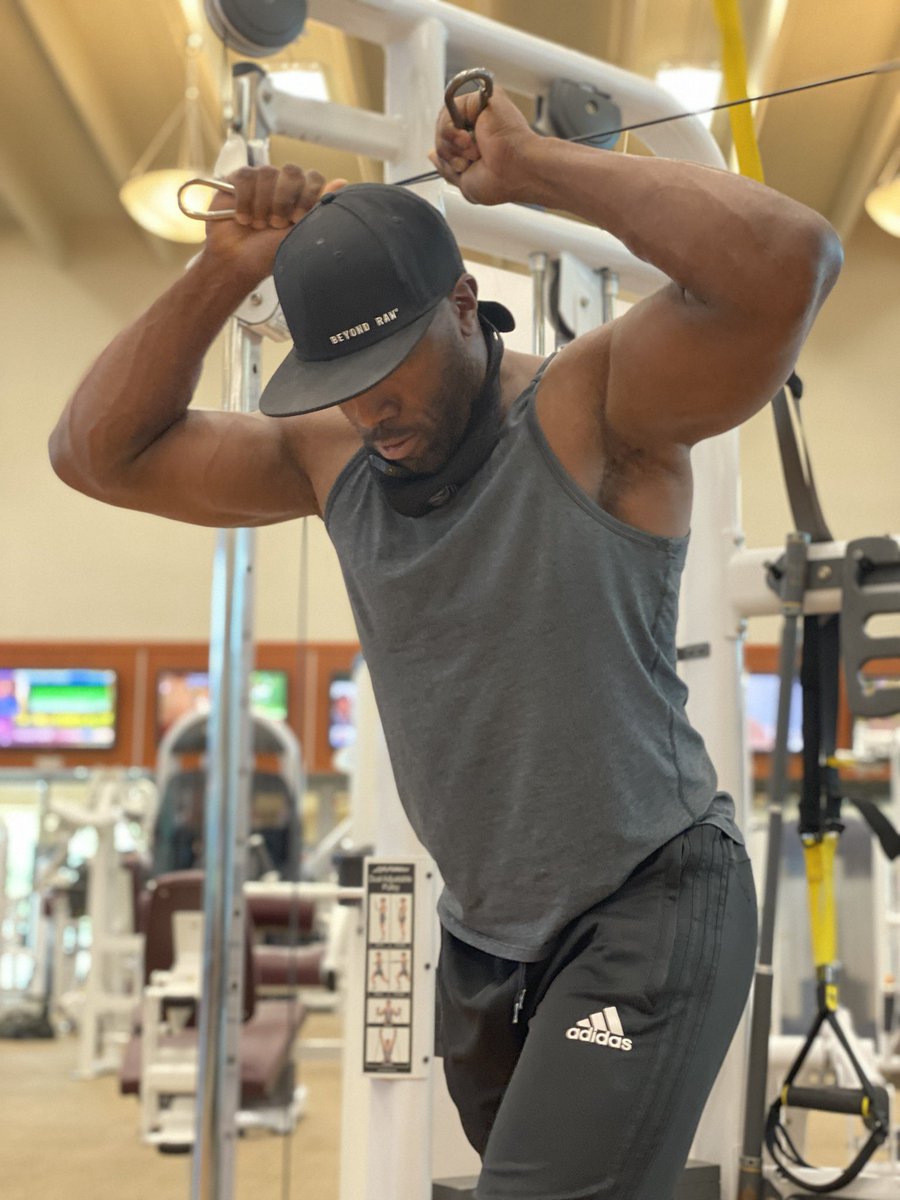 GregJennings's tweet photo. Head down and Heart to the heavens‼️💪🏾🙏🏾
#prayerposture #focused #intentional #ilovethis #physique #bodybuilding #gjgetjacked https://t.co/kOP6GcF7lw