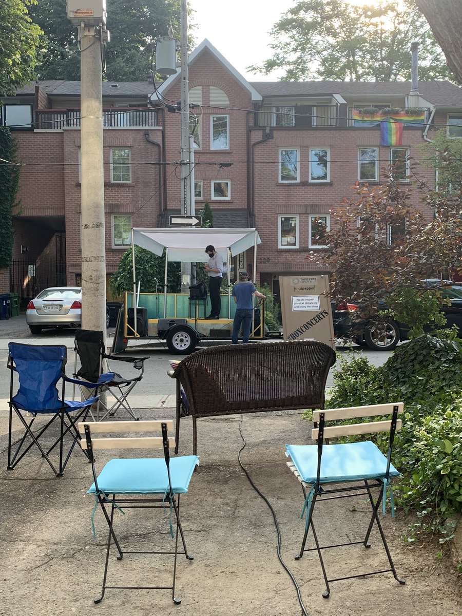 rachel_is_here's tweet image. Getting ready for a socially distant #boxconcerts by @TapestryOpera @Soulpepper for @kary_me_away’s birthday 🎈🎉