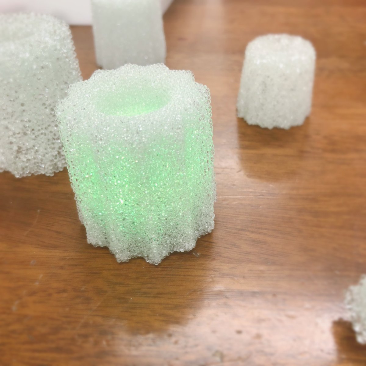 AromaCrystal's tweet photo. ガラスが香るアロマディフューザー。クラウドファンディングで予約発売開始し���した。

Q:　カヌレオブジェのライトは、市販のLEDキャンドルが入る、と書いていますが、具体的に何センチのものが入りますか？
A：約3センチのものまで入ります
写真のものは29mm（高さ26mm）
DAISO で購入しました https://t.co/3YuoqSi2KG