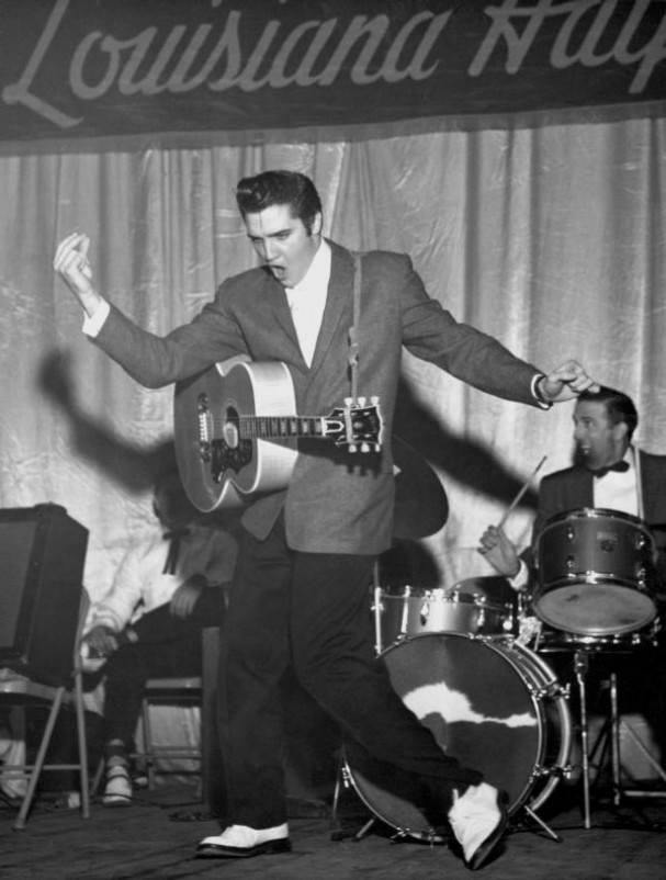 alto tenor de Presley agregando un toque más ligero y con el ritmo básico marcando un groove mucho más flexible.Fue suficiente para que Elvis decidiera que su futuro estaba en la música.A partir de ese momento graban varios discos más y se dedican a hacer actuaciones en