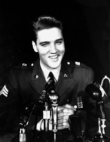 aumenta sin cesar.Millones de jovencitas americanas están enamoradas de ese cantante capaz de cantar baladas y bailar salvajemente. Presley se convirtió en el ídolo adolescente de su década.En 1958 se va a Alemania a cumplir el servicio militar.Para entonces ya está