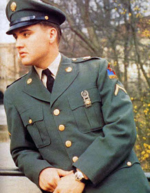 aumenta sin cesar.Millones de jovencitas americanas están enamoradas de ese cantante capaz de cantar baladas y bailar salvajemente. Presley se convirtió en el ídolo adolescente de su década.En 1958 se va a Alemania a cumplir el servicio militar.Para entonces ya está